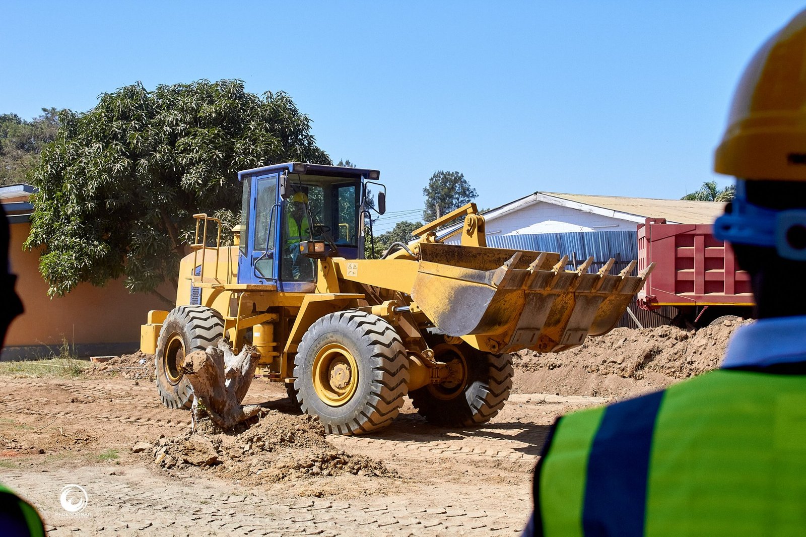 FAST TRUCK SOLUTION : meilleur Centre de formation en conduite d'engins lourds à Lubumbashi, RDC. Formations certifiées, remise à niveau, tests pour entreprises. Inscrivez-vous !